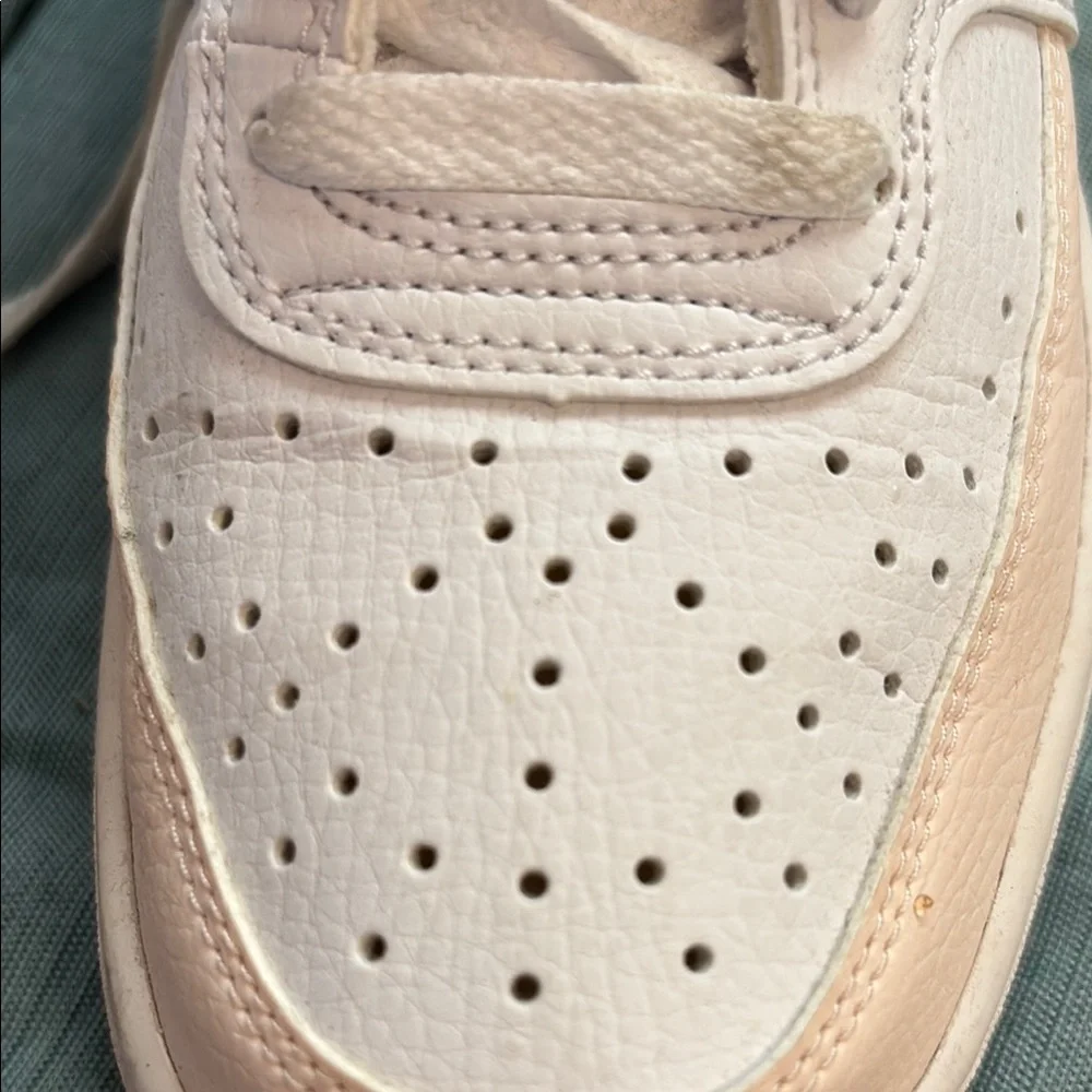 Nike White and Black Sneakers with peach/tan accents, size 8 - Picture 8 of 10